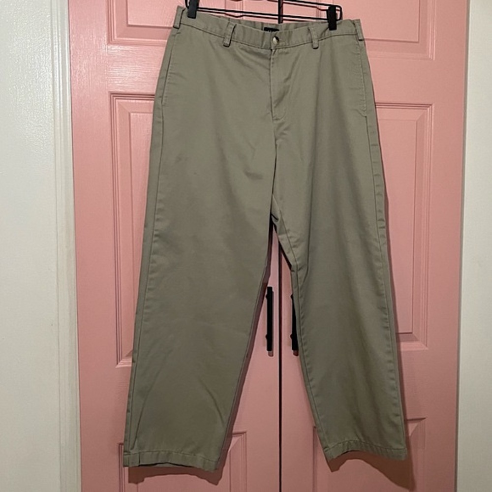 ✨EUC✨ Men’s Izod Cotton Khaki Pants - Size 35W x 30L